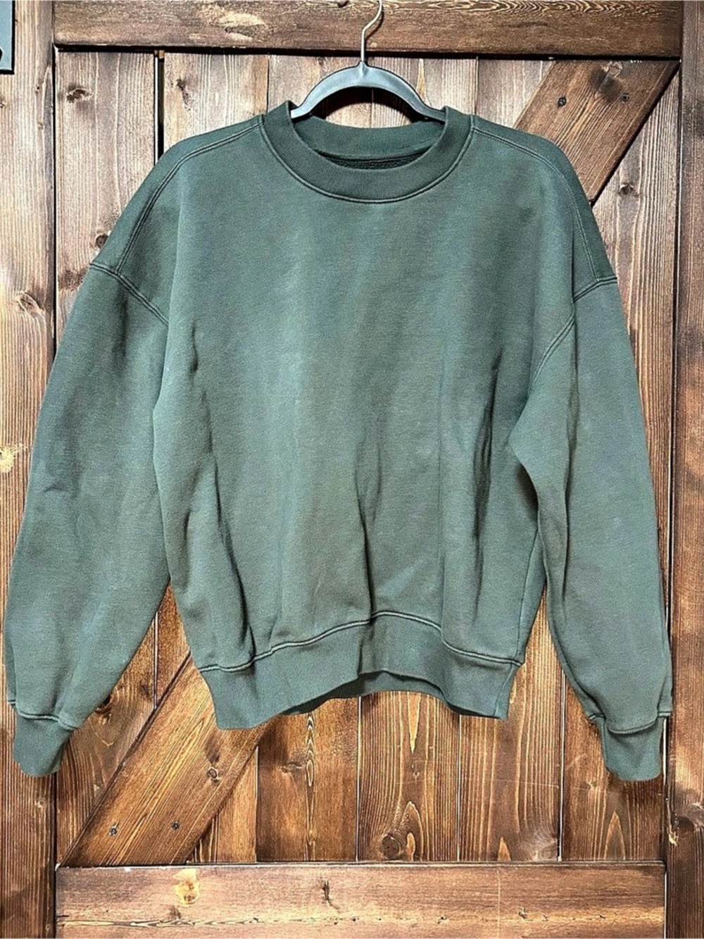 Hollister Feel Good Boxy Crew Sweatshirt Green Small
